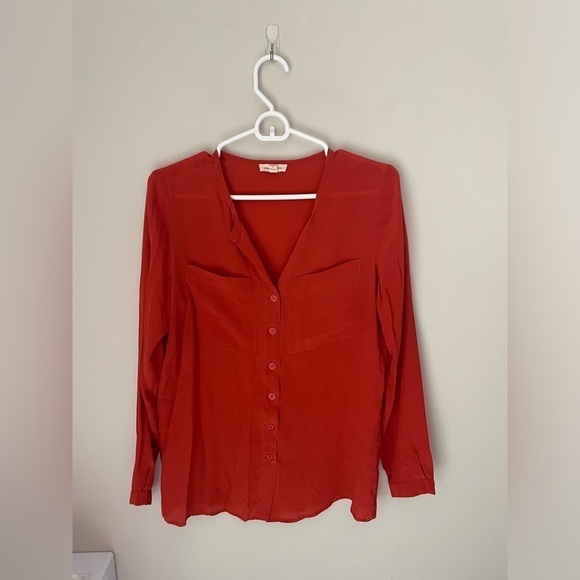 Urban Outfitters Silence + Noise 100% Silk Red Button Down Blouse Size Small - Picture 1 of 7